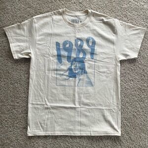 Taylor Swift Cream Tee with Blue 1989 Graphic